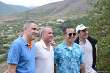 Xarici səyahətçilər Azıx mağarasını ziyarət ediblər (FOTO)