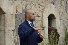 Tanınmış səyyahlar Füzulinin Merdinli kəndindəki məscidi ziyarət ediblər (FOTO)