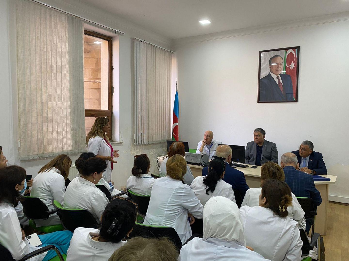 Rauf Əliyev Xəzər rayonunda səhiyyə işçiləri ilə növbəti görüş keçirib (FOTO)
