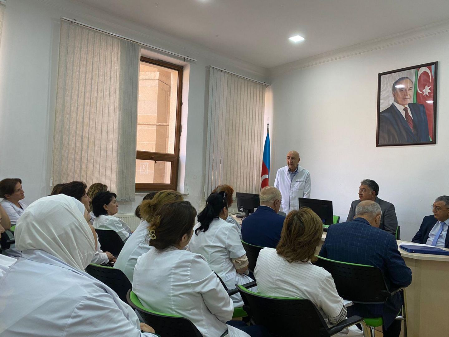 Rauf Əliyev Xəzər rayonunda səhiyyə işçiləri ilə növbəti görüş keçirib (FOTO)