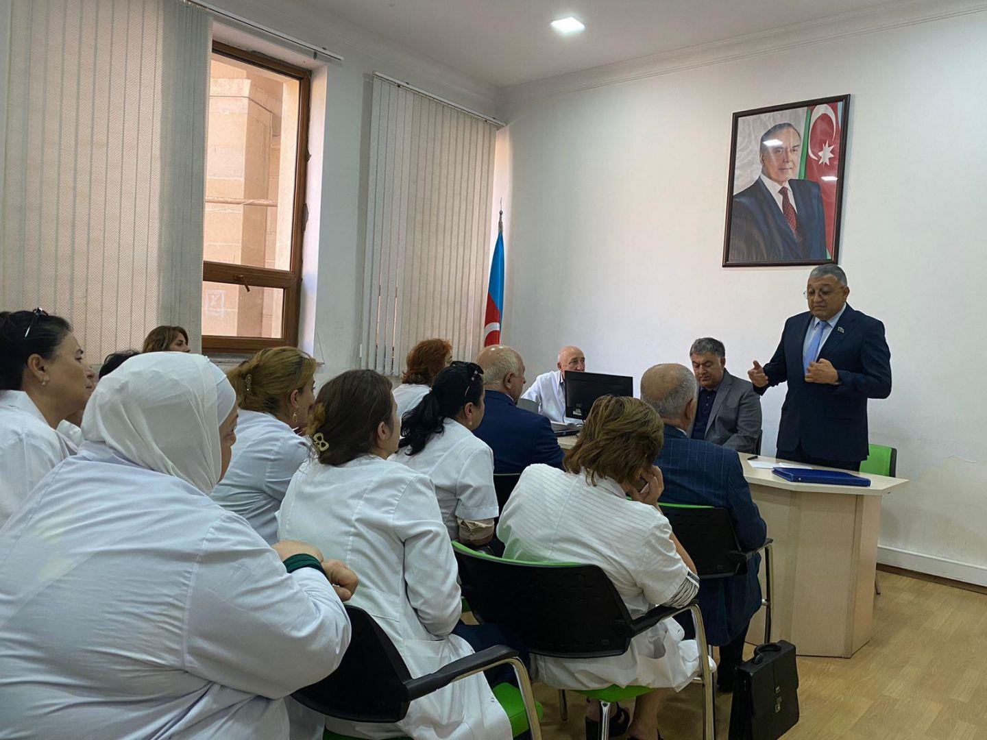 Rauf Əliyev Xəzər rayonunda səhiyyə işçiləri ilə növbəti görüş keçirib (FOTO)