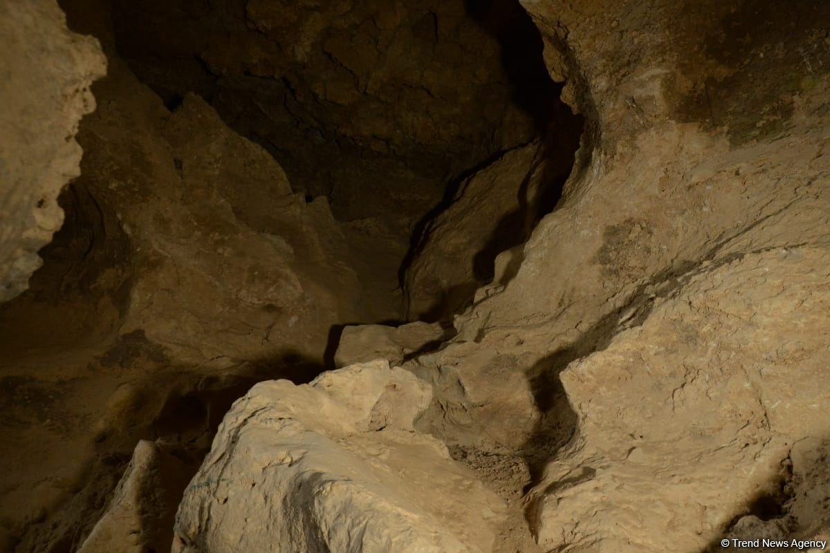 Xarici səyahətçilər Azıx mağarasını ziyarət ediblər (FOTO)