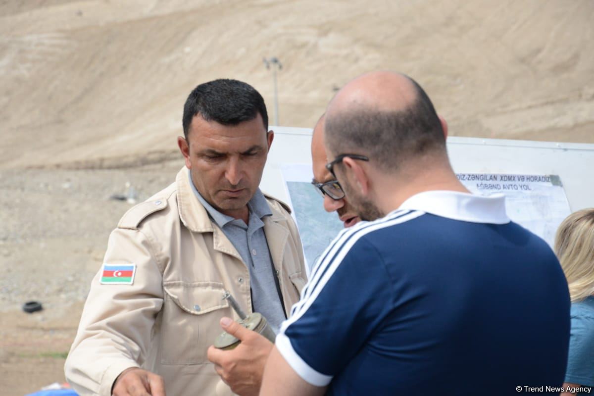 Əcnəbi səyahətçilər Cəbrayılda minatəmizləmə prosesini izləyib (FOTO/VİDEO)