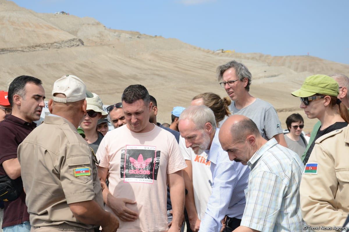 Əcnəbi səyahətçilər Cəbrayılda minatəmizləmə prosesini izləyib (FOTO/VİDEO)
