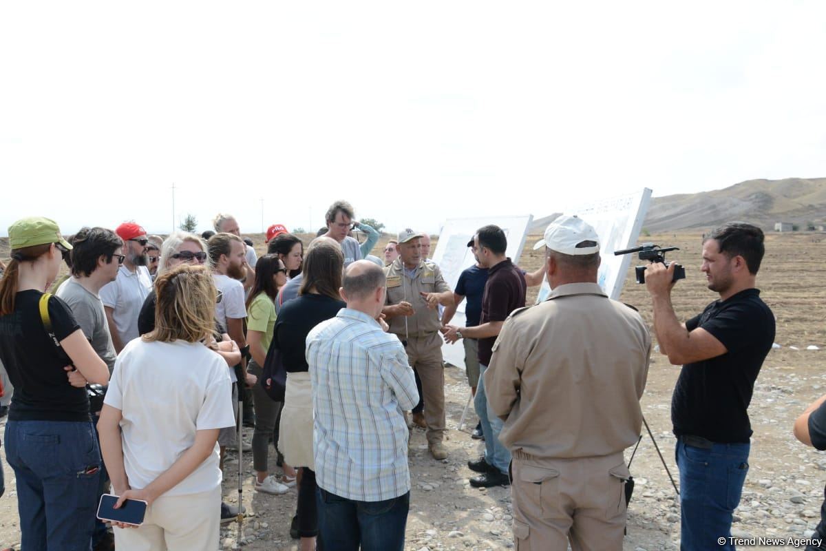 Əcnəbi səyahətçilər Cəbrayılda minatəmizləmə prosesini izləyib (FOTO/VİDEO)