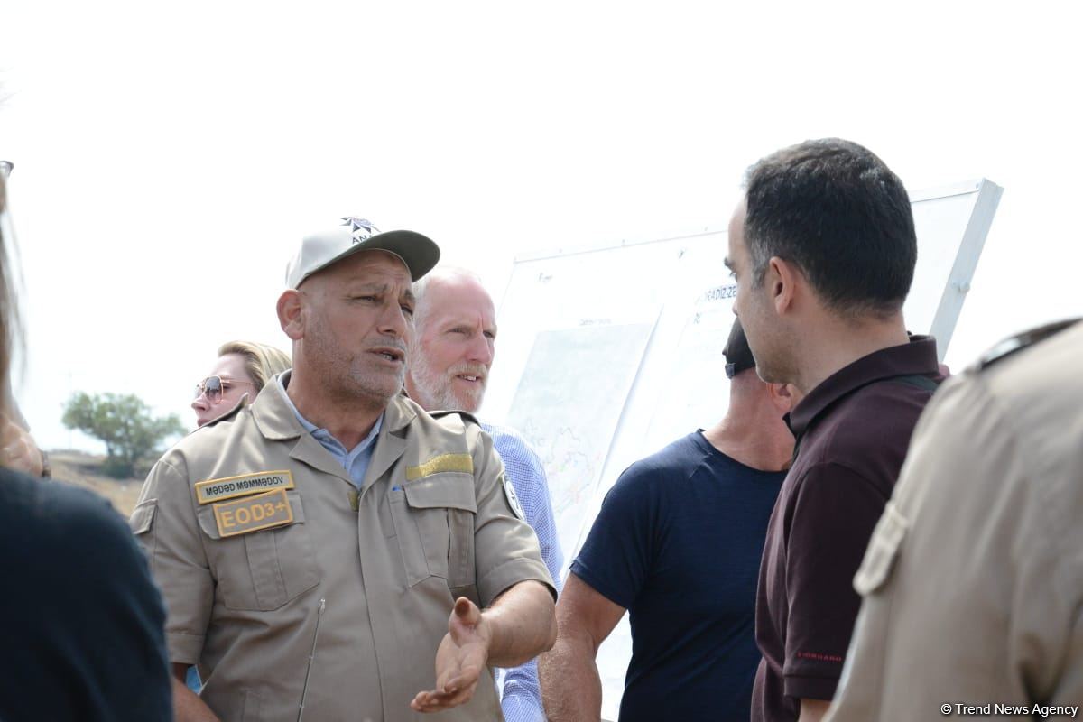 Əcnəbi səyahətçilər Cəbrayılda minatəmizləmə prosesini izləyib (FOTO/VİDEO)