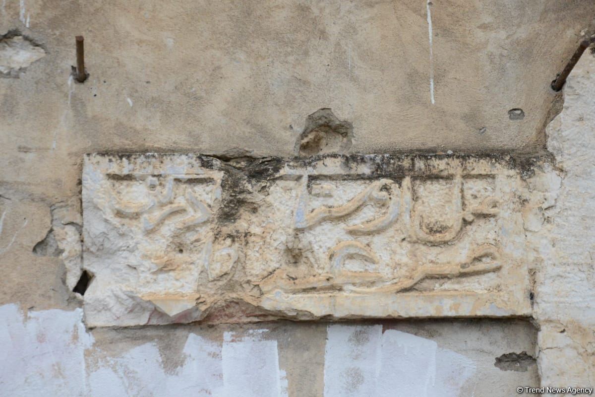 Tanınmış səyyahlar Füzulinin Merdinli kəndindəki məscidi ziyarət ediblər (FOTO)