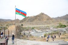 Xarici səyahətçilər Xudafərin körpüsündə olublar (FOTO)
