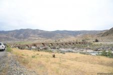 Xarici səyahətçilər Xudafərin körpüsündə olublar (FOTO)
