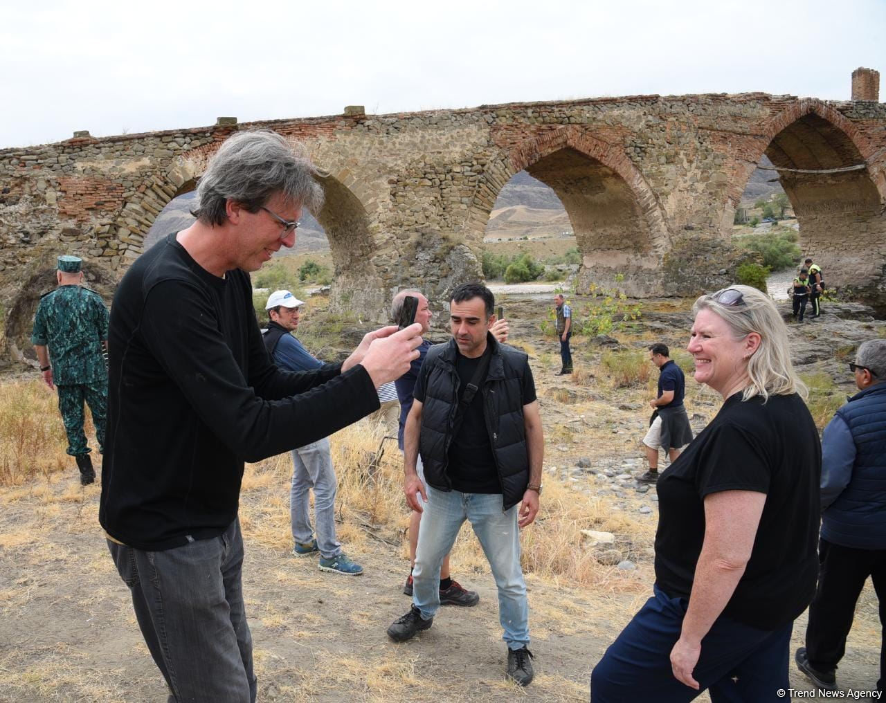 Xarici səyahətçilər Xudafərin körpüsündə olublar (FOTO)