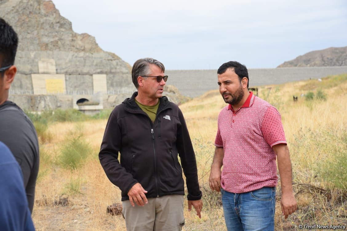 Xarici səyahətçilər Xudafərin körpüsündə olublar (FOTO)