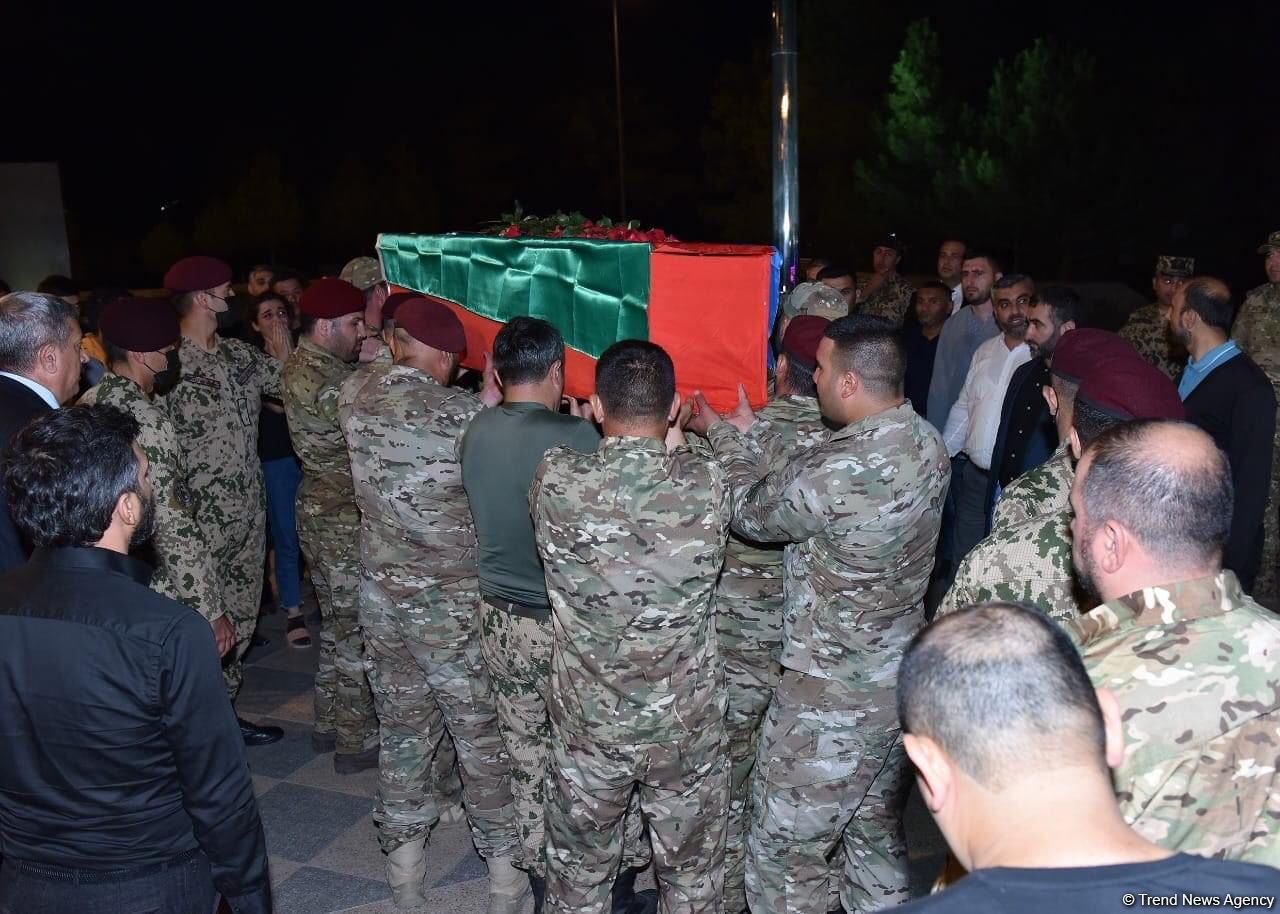 XTQ-in şəhid zabiti dəfn edilib (FOTO)