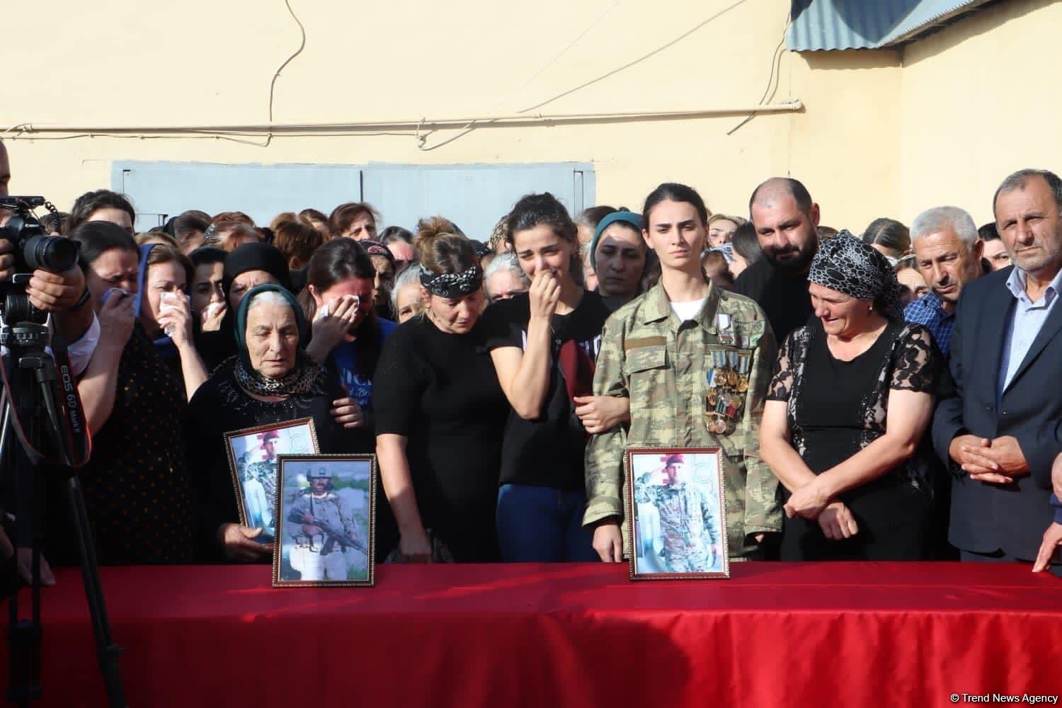 XTQ-in şəhid zabiti dəfn edilib (FOTO)