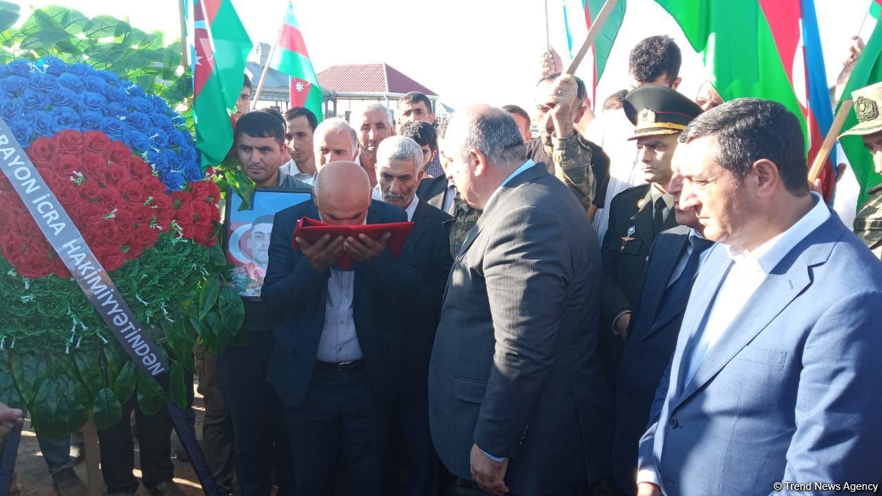 Laçından olan şəhid Qorxmaz İsgəndərovla vida mərasimi keçirilib (FOTO)