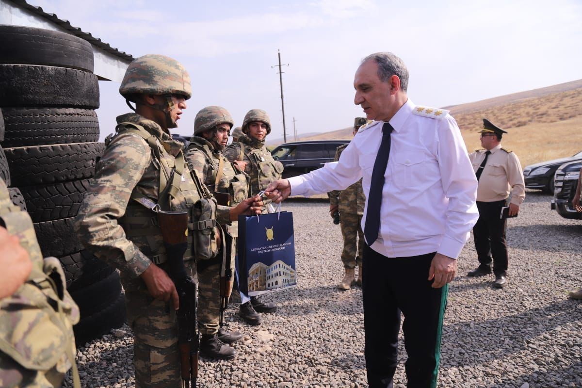 Baş prokuror işğaldan azad olunmuş ərazilərdə xidmət aparan hərbi hissələrdə olub (FOTO)