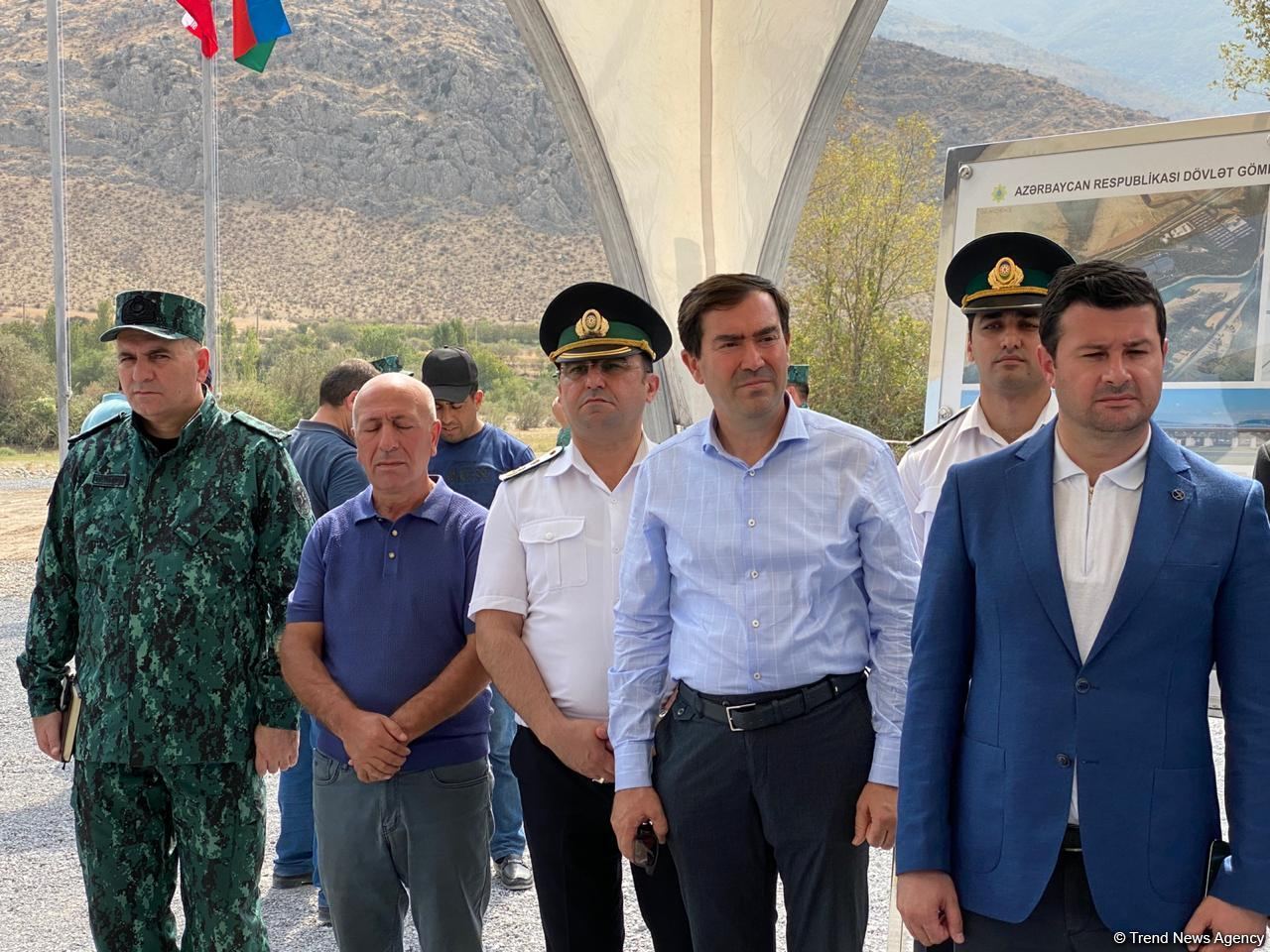 Şərqi Zəngəzur iqtisadi rayonunda İranla sərhəddə Ağbənd avtomobil yolu körpüsünün təməlqoyma mərasimi keçirilib (FOTO)