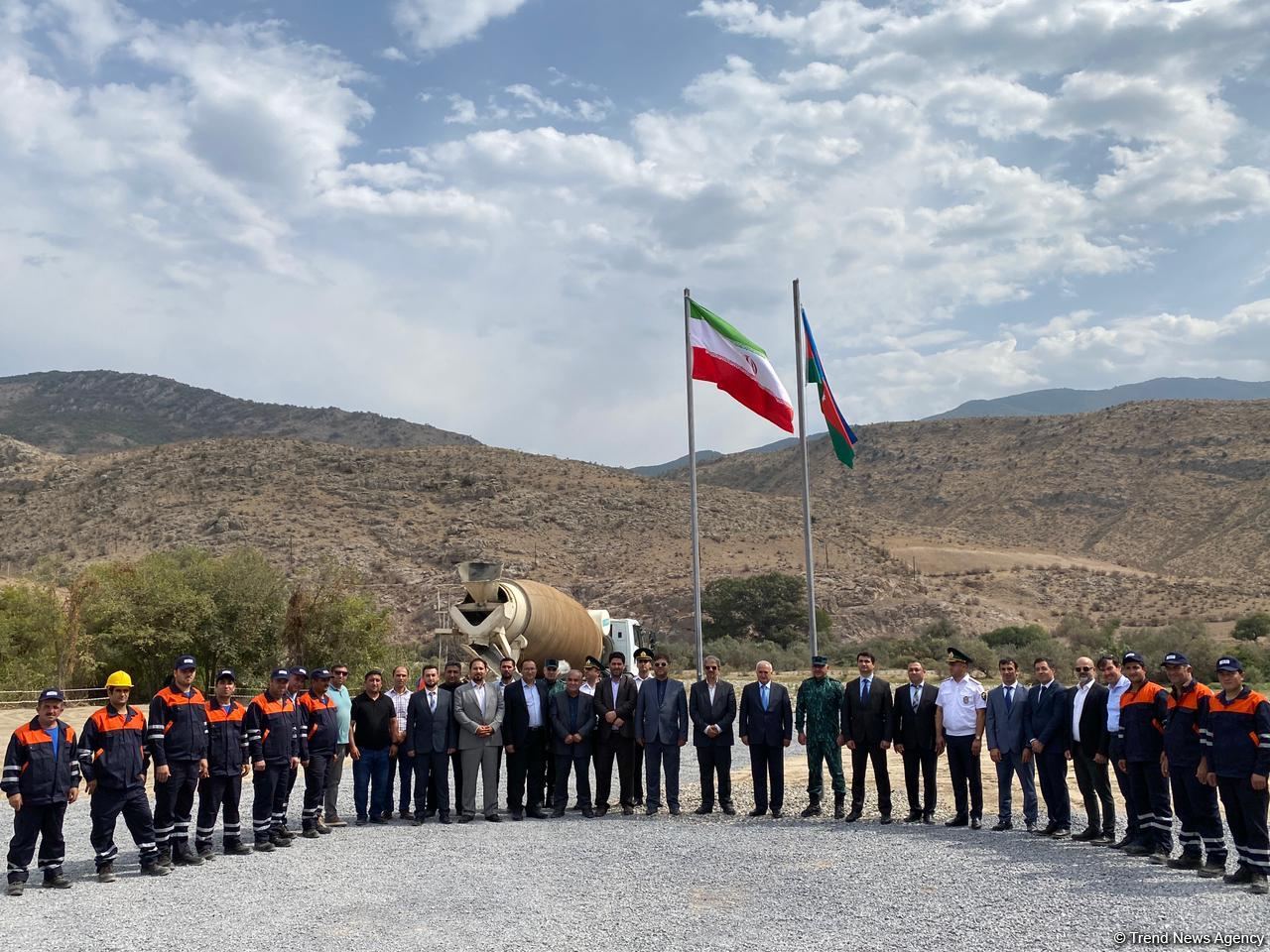 Şərqi Zəngəzur iqtisadi rayonunda İranla sərhəddə Ağbənd avtomobil yolu körpüsünün təməlqoyma mərasimi keçirilib (FOTO)