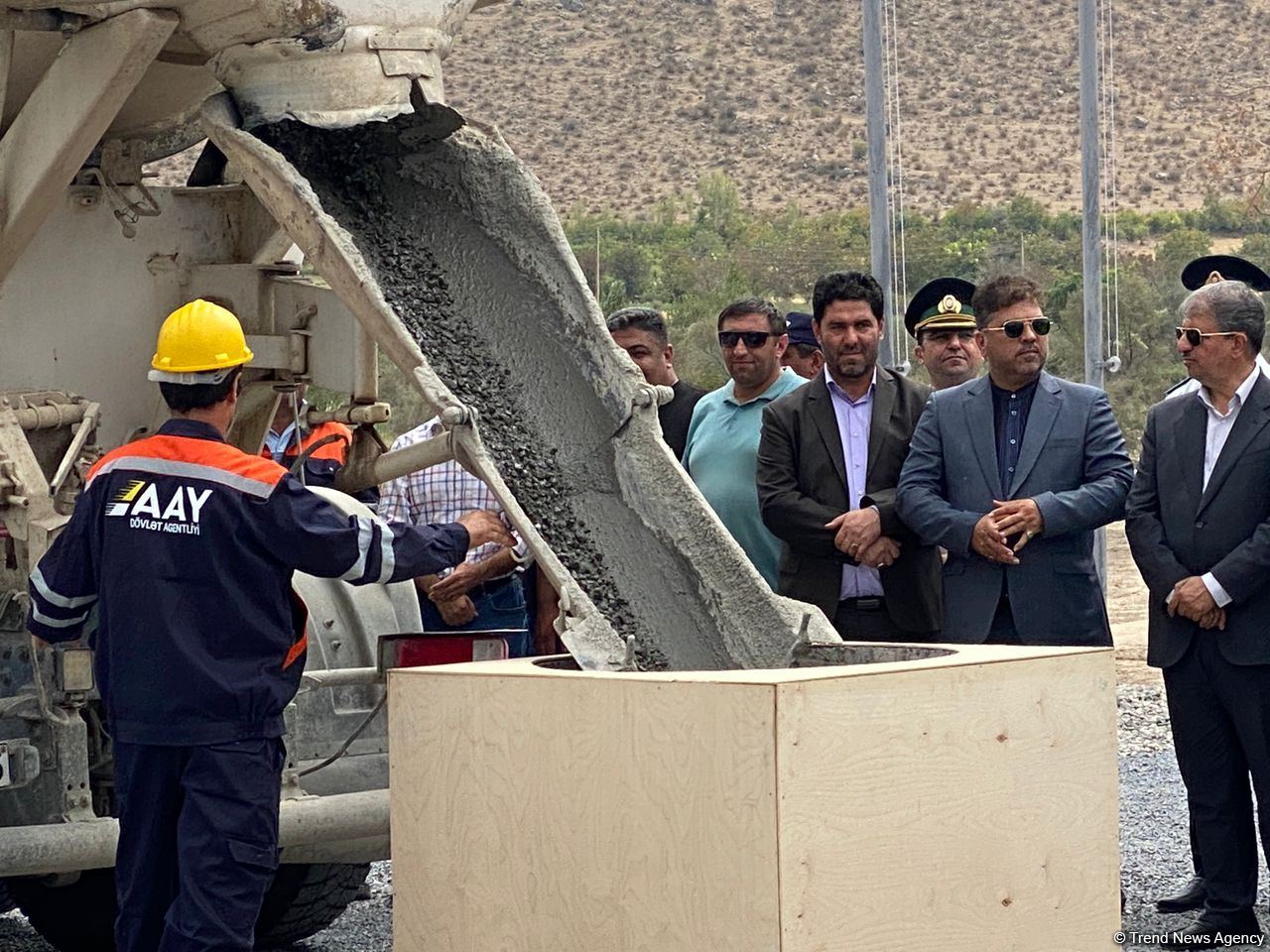 Şərqi Zəngəzur iqtisadi rayonunda İranla sərhəddə Ağbənd avtomobil yolu körpüsünün təməlqoyma mərasimi keçirilib (FOTO)
