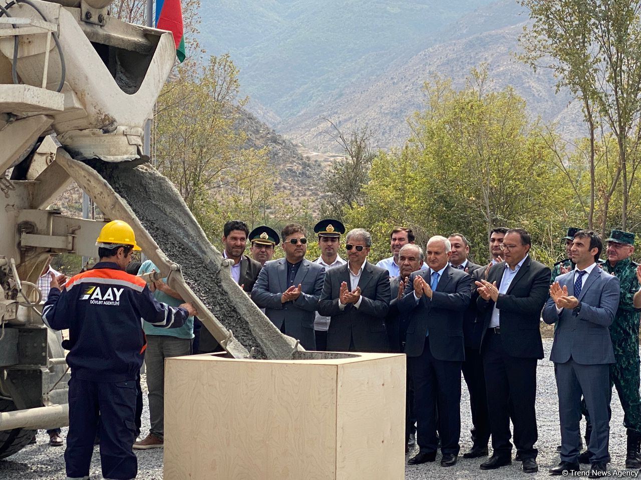 Şərqi Zəngəzur iqtisadi rayonunda İranla sərhəddə Ağbənd avtomobil yolu körpüsünün təməlqoyma mərasimi keçirilib (FOTO)
