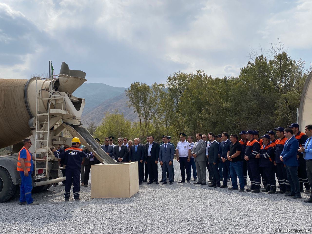 Şərqi Zəngəzur iqtisadi rayonunda İranla sərhəddə Ağbənd avtomobil yolu körpüsünün təməlqoyma mərasimi keçirilib (FOTO)