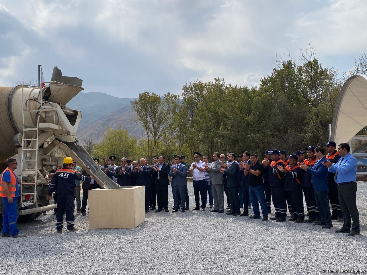 Şərqi Zəngəzur iqtisadi rayonunda İranla sərhəddə Ağbənd avtomobil yolu körpüsünün təməlqoyma mərasimi keçirilib (FOTO)