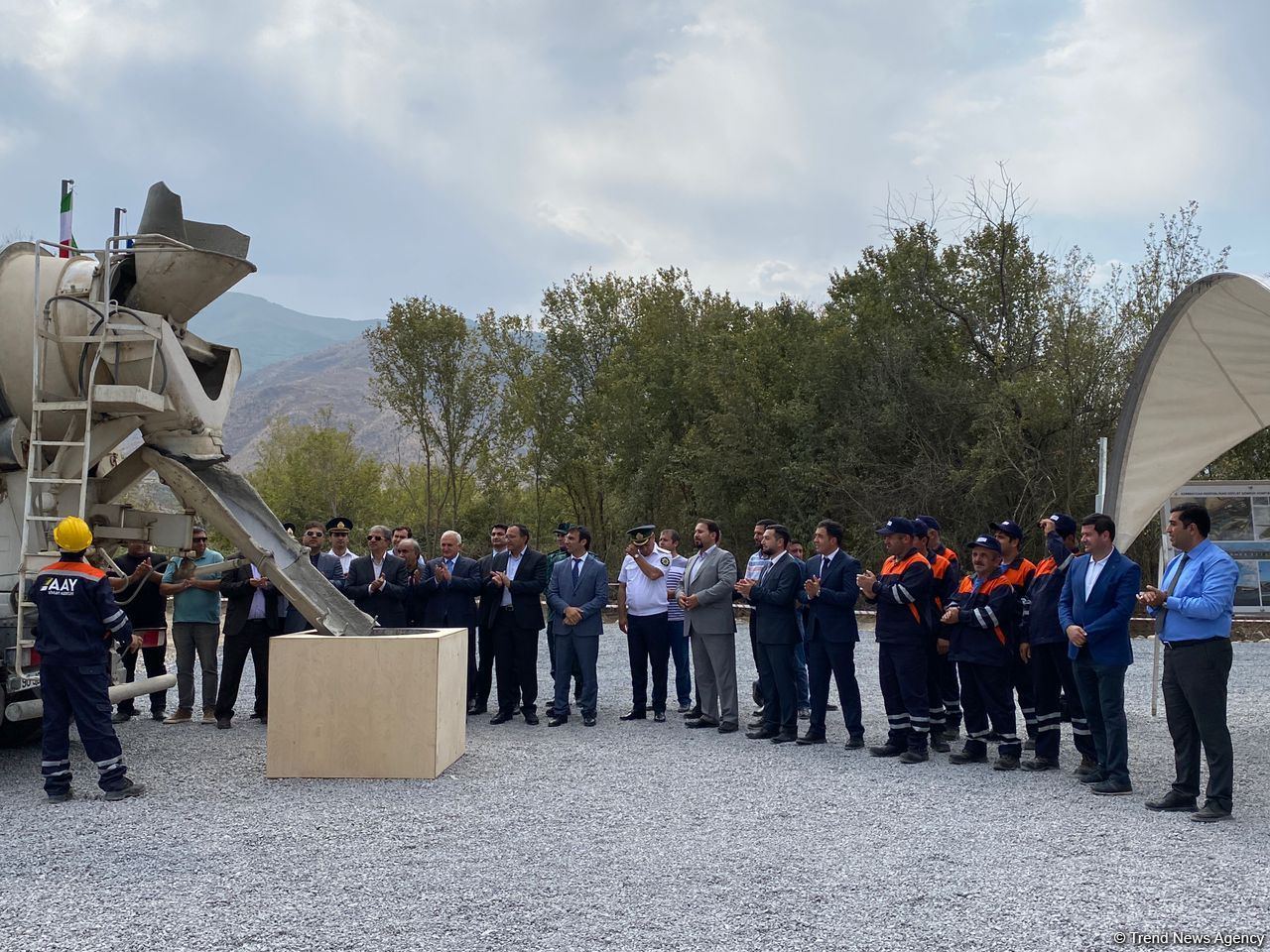 Şərqi Zəngəzur iqtisadi rayonunda İranla sərhəddə Ağbənd avtomobil yolu körpüsünün təməlqoyma mərasimi keçirilib (FOTO)