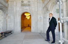 Prezident İlham Əliyev və Birinci xanım Mehriban Əliyeva Şuşada Yuxarı Gövhər Ağa məscidində olublar, şəhidlərimizin ruhuna dualar oxuyublar (YENİLƏNİB) (FOTO)