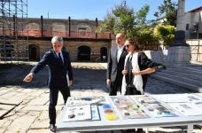 Prezident İlham Əliyev və Birinci xanım Mehriban Əliyeva Şuşada Yuxarı Gövhər Ağa məscidində olublar, şəhidlərimizin ruhuna dualar oxuyublar (YENİLƏNİB) (FOTO)