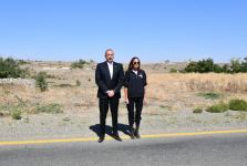 Prezident İlham Əliyev və Birinci xanım Mehriban Əliyeva şəhidlərinin xatirəsini bir dəqiqəlik sükutla yad ediblər (FOTO)
