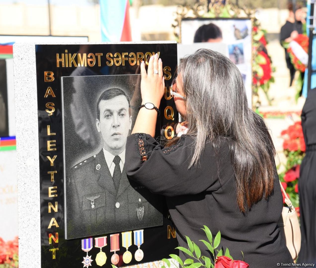 Azərbaycan xalqı qəhrəman şəhidlərini anır (FOTO)
