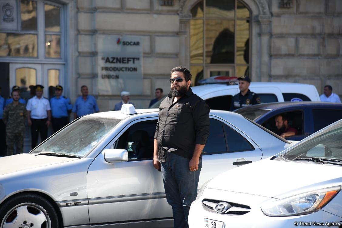 Azərbaycan xalqı qəhrəman şəhidlərini anır (FOTO)