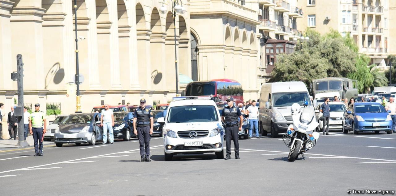 Vətən Müharibəsi şəhidlərinin xatirəsi bütün ölkə ərazisində bir dəqiqəlik sükutla yad edilib (FOTO/VİDEO)