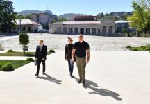 Prezident İlham Əliyev və Birinci xanım Mehriban Əliyeva Prezidentin Şuşa rayonunda xüsusi nümayəndəliyinin binasında yaradılan şəraitlə tanış olublar (YENİLƏNİB) (FOTO/VİDEO)