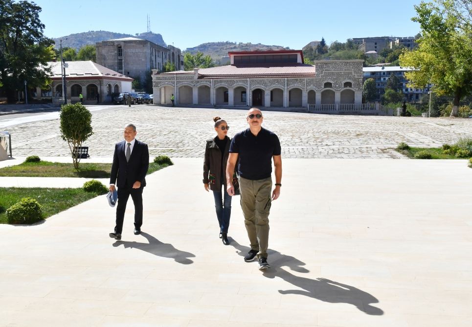 Prezident İlham Əliyev və Birinci xanım Mehriban Əliyeva Prezidentin Şuşa rayonunda xüsusi nümayəndəliyinin binasında yaradılan şəraitlə tanış olublar (YENİLƏNİB) (FOTO/VİDEO)