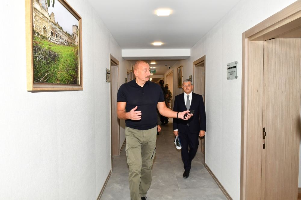 Prezident İlham Əliyev və Birinci xanım Mehriban Əliyeva Prezidentin Şuşa rayonunda xüsusi nümayəndəliyinin binasında yaradılan şəraitlə tanış olublar (YENİLƏNİB) (FOTO/VİDEO)