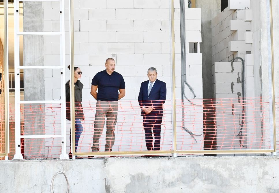 Prezident İlham Əliyev və Birinci xanım Mehriban Əliyeva Şuşa hotel və konfrans mərkəzində aparılan tikinti işləri ilə tanış olublar (YENİLƏNİB) (FOTO/VİDEO)