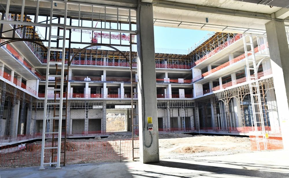 Prezident İlham Əliyev və Birinci xanım Mehriban Əliyeva Şuşa hotel və konfrans mərkəzində aparılan tikinti işləri ilə tanış olublar (YENİLƏNİB) (FOTO/VİDEO)