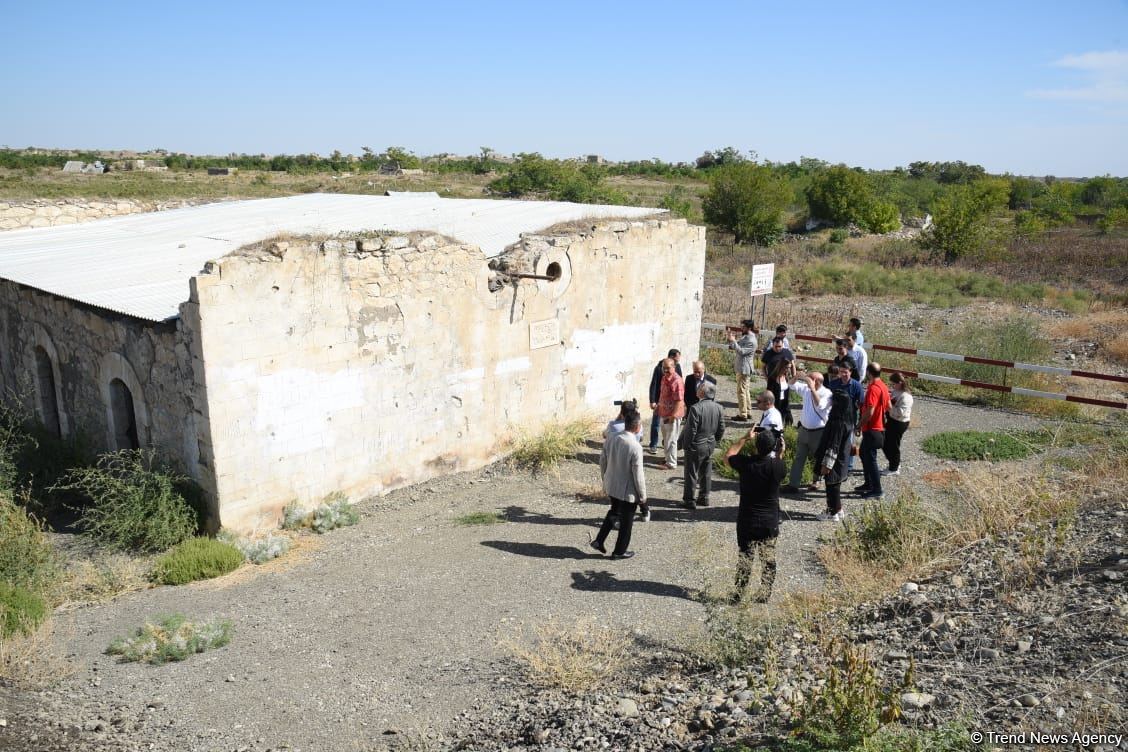 Azərbaycan beyin mərkəzləri I Forumunun iştirakçılarının azad edilmiş ərazilərə səfəri başlayıb (FOTO)