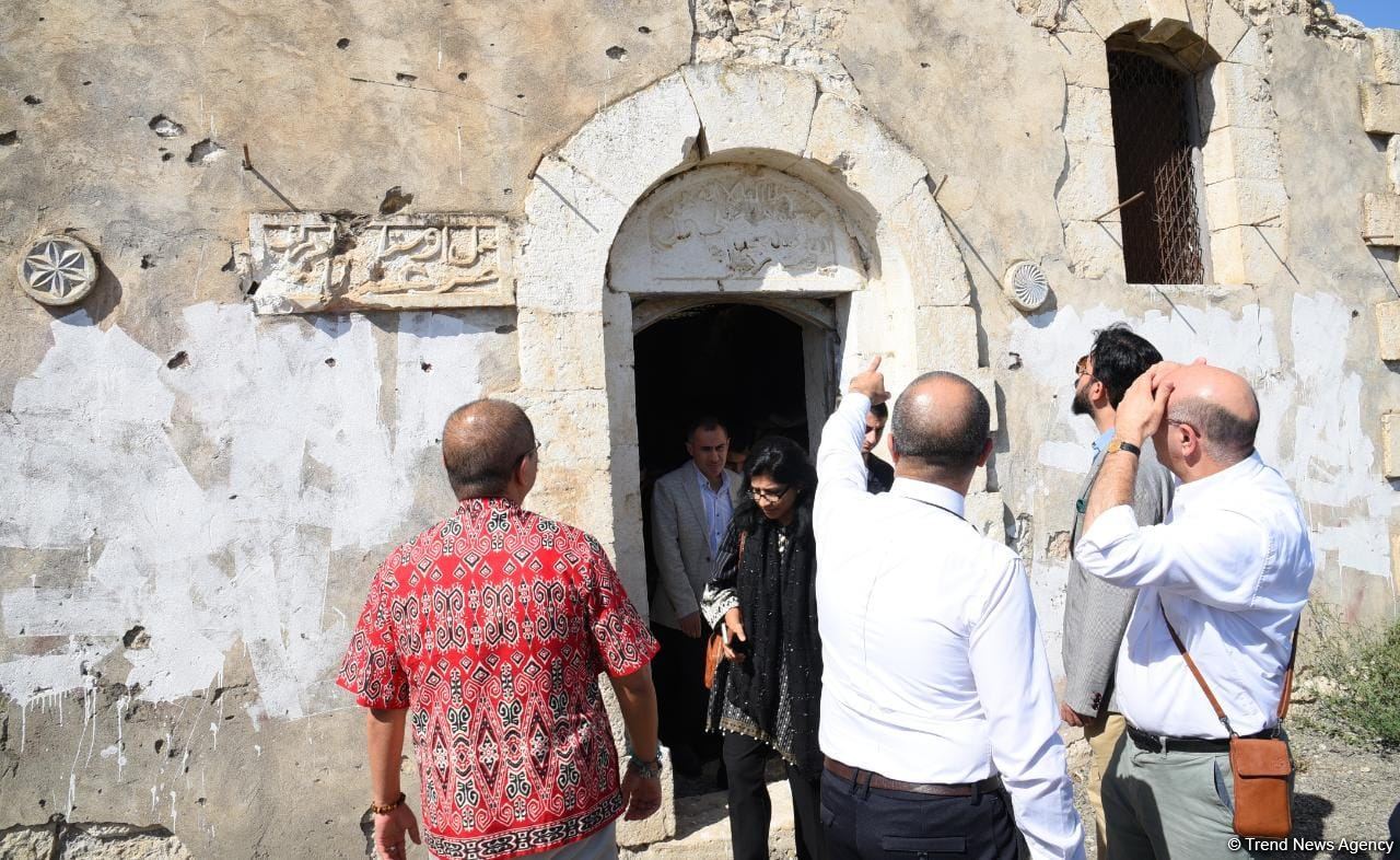 Azərbaycan beyin mərkəzləri I Forumunun iştirakçılarının azad edilmiş ərazilərə səfəri başlayıb (FOTO)