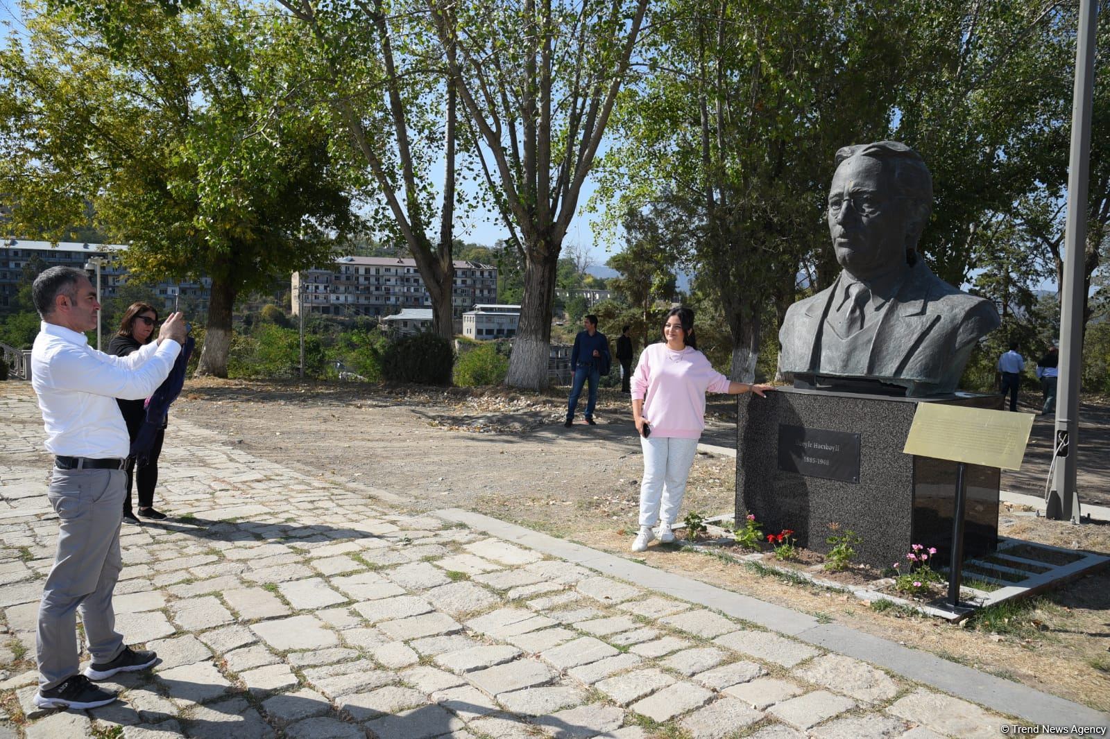 Azərbaycan beyin mərkəzləri I Forumunun iştirakçıları Şuşa şəhərinin tarixi mərkəzində gəzintiyə çıxıb (FOTO)