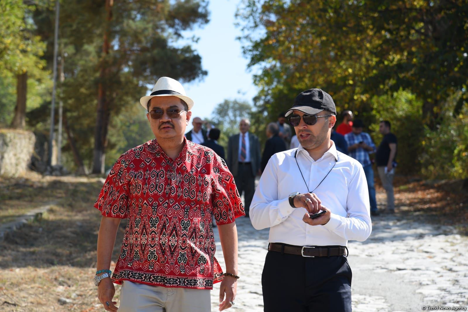 Azərbaycan beyin mərkəzləri I Forumunun iştirakçıları Şuşa şəhərinin tarixi mərkəzində gəzintiyə çıxıb (FOTO)