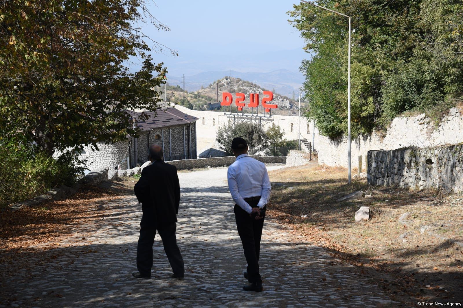 Azərbaycan beyin mərkəzləri I Forumunun iştirakçıları Şuşa şəhərinin tarixi mərkəzində gəzintiyə çıxıb (FOTO)