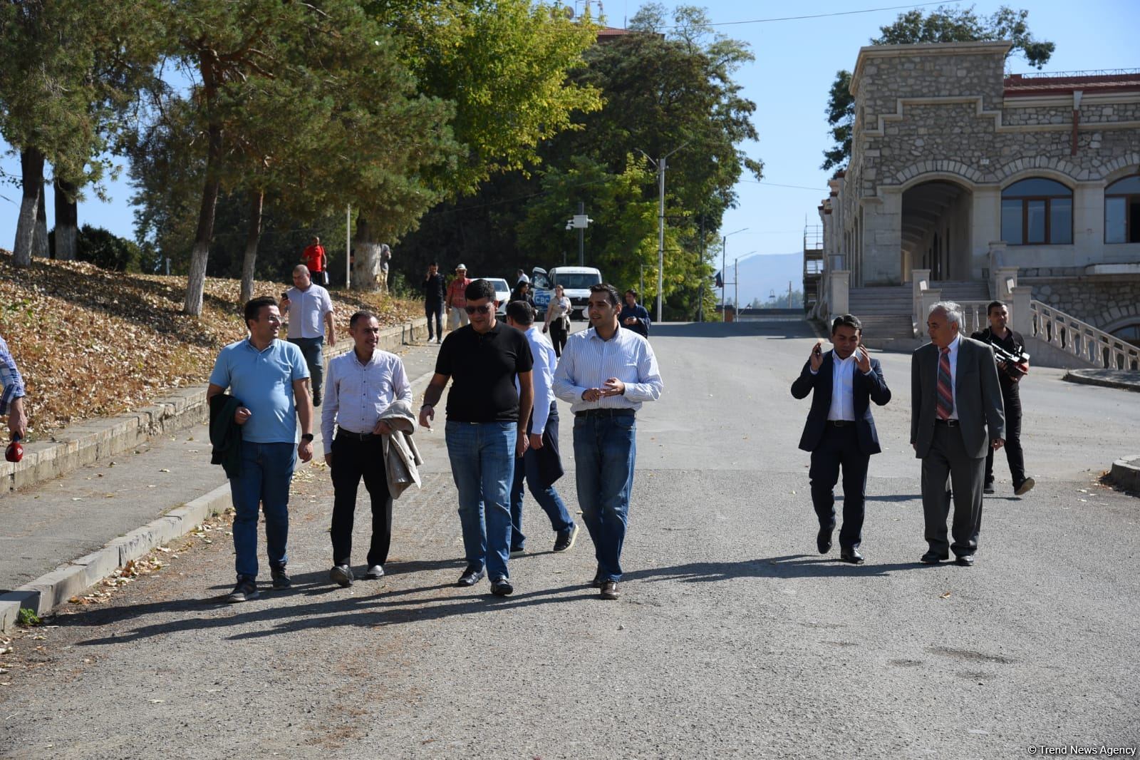 Azərbaycan beyin mərkəzləri I Forumunun iştirakçıları Şuşa şəhərinin tarixi mərkəzində gəzintiyə çıxıb (FOTO)