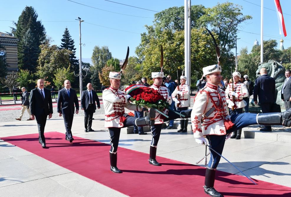 Prezident İlham Əliyev Sofiyada naməlum əsgərin məzarını ziyarət edib (FOTO/VİDEO)