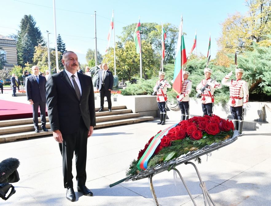 Prezident İlham Əliyev Sofiyada naməlum əsgərin məzarını ziyarət edib (FOTO/VİDEO)