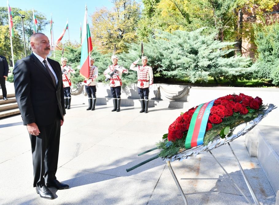 Prezident İlham Əliyev Sofiyada naməlum əsgərin məzarını ziyarət edib (FOTO/VİDEO)