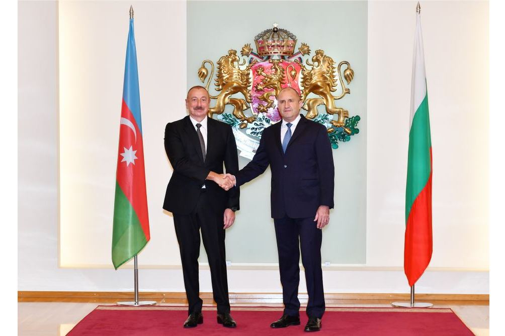 Prezident İlham Əliyevin Bolqarıstan Prezidenti Rumen Radevlə təkbətək görüşü olub (FOTO)
