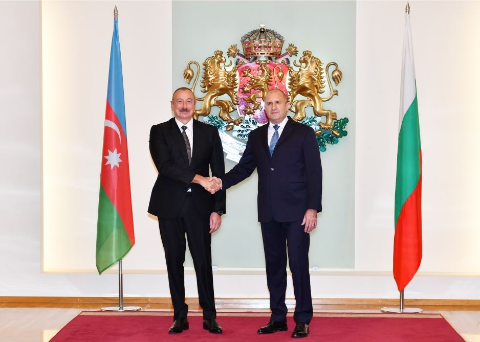 Prezident İlham Əliyevin Bolqarıstan Prezidenti Rumen Radevlə təkbətək görüşü olub (FOTO)