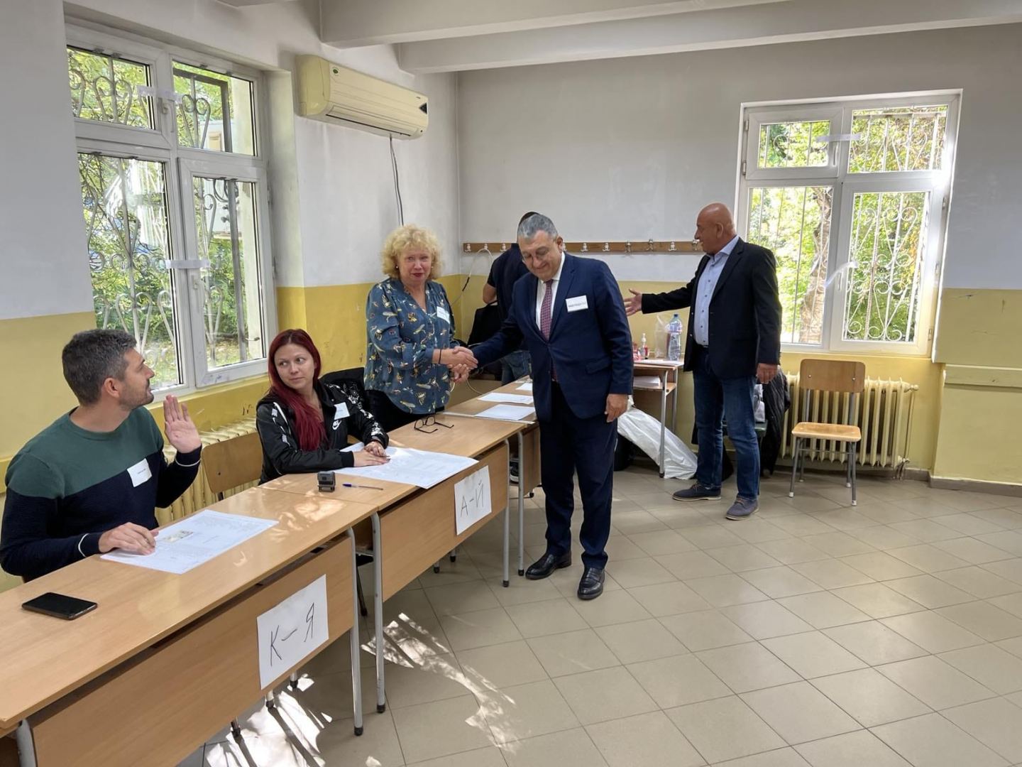Rauf Əliyev Bolqarıstan parlamentinə seçki prosesini müşahidə edib (FOTO)