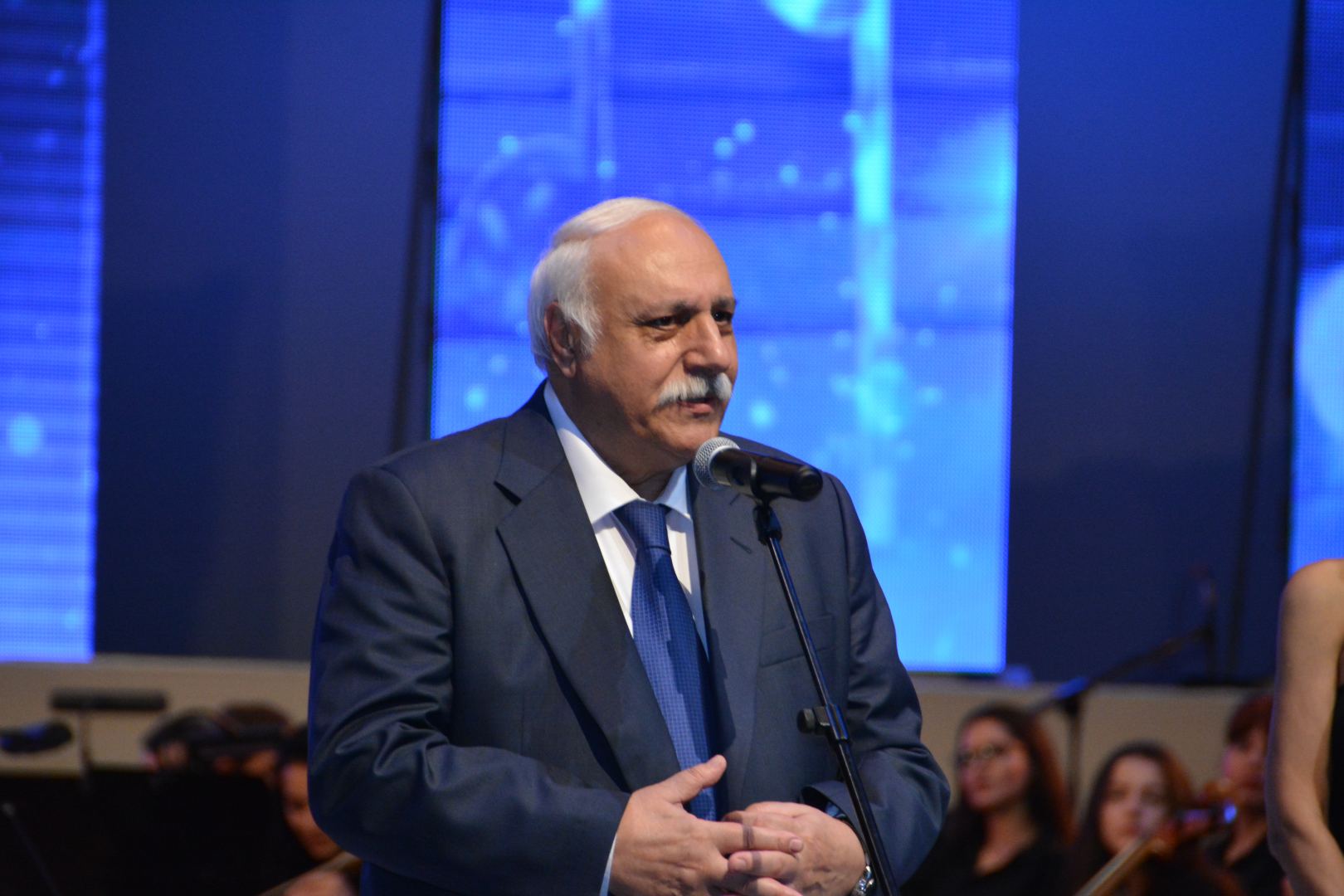 Eldar Mansurovun “Bir sabah” mahnısına yeni baxış